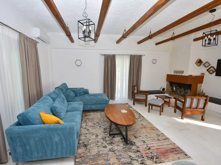 Linovrochi House – Εξοχική κατοικία στο Βασιλικό