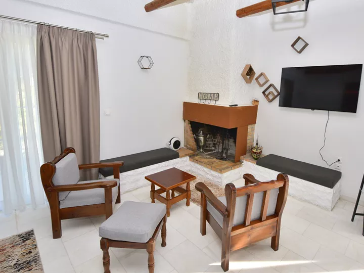 Linovrochi House – Εξοχική κατοικία στο Βασιλικό