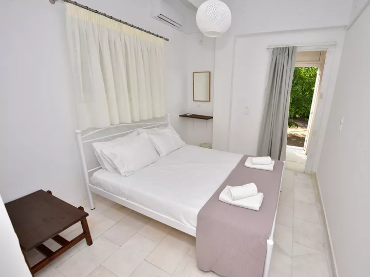 Linovrochi House – Εξοχική κατοικία στο Βασιλικό